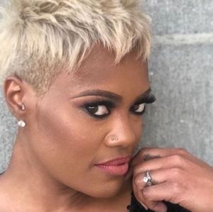 Meet your Posher, Joi